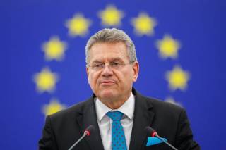Pekín promete "responder con firmeza" si la UE aplica nuevas medidas contra comercio chino