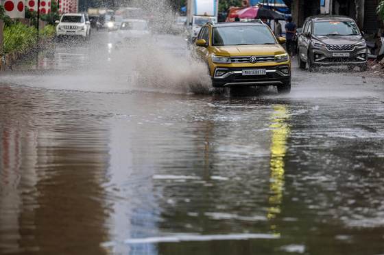 La capital financiera de la India experimenta inundaciones tras la llegada del monzón