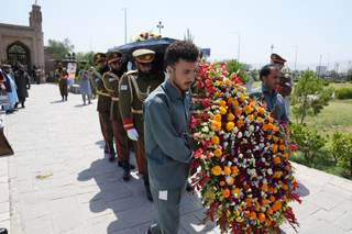 Kabul recibe con honores los restos del primer afgano que viajó al espacio