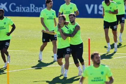 El pleno del Sevilla contra el enredo Julián Alvarez