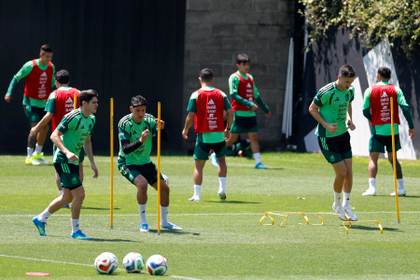 México cumple su penúltimo entrenamiento antes de viajar para enfrentar a Australia