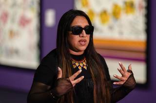 "Pop andino" y vírgenes kármicas: la argentina La Chola Poblete aterriza en São Paulo