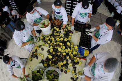 Jalisco logra la marca del guacamole más grande del mundo con uno de más de 12 toneladas