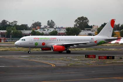 Expertos ven riesgos en una eventual concentración aérea entre Volaris y Viva Aerobus
