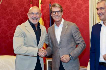 Luis de la Fuente, nombrado Riojano Ilustre y nuevo nombre para el Palacio de los Deportes