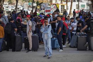 Los jornaleros mexicanos cruzan a EE.UU. para la cosecha agrícola entre temor y necesidad