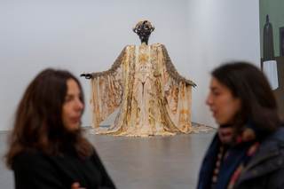 Un "beso" arquitectónico y un ratón filósofo: el New Museum de Nueva York se reinventa