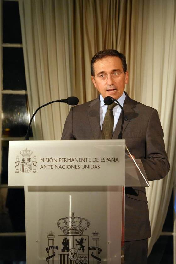 Albares dice que España defenderá a sus empresas en Cuba y rechaza sanciones