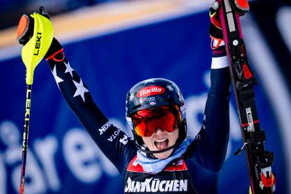 Shiffrin se impone en el eslalon pero Aicher demora su conquista del gran Globo de Cristal