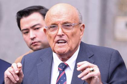 Exalcalde de Nueva York Rudy Giuliani está hospitalizado en condición crítica pero estable
