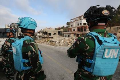 Muere un casco azul serbio y dos españoles son heridos por fuego de morteros en Líbano
