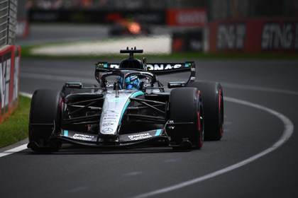 El Mercedes de George Russell domina los últimos libres del GP de Australia