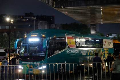España llega a Guadalajara con lluvia y una afición que la esperó durante horas