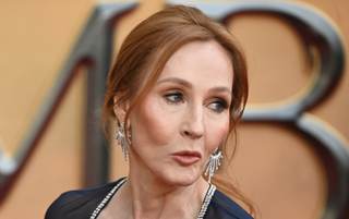 AI retira un informe que tildaba de "antiderechos" un centro fundado por JK Rowling