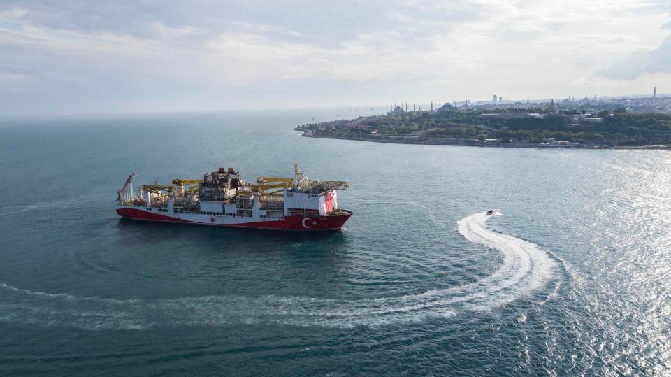 Un muerto y 3 desaparecidos en un supuesto ataque de dron a un buque en el mar Negro ante Rumanía
