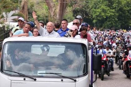 Cabello encabeza una caravana de motoristas para pedir el fin de las sanciones a Venezuela