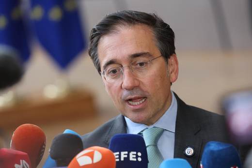 Albares pide que los países de la UE voten sobre suspender ventajas comerciales a Israel