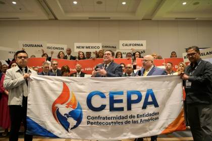 Líderes religiosos piden a Trump extender el TPS para salvaroreños un día antes de su fin