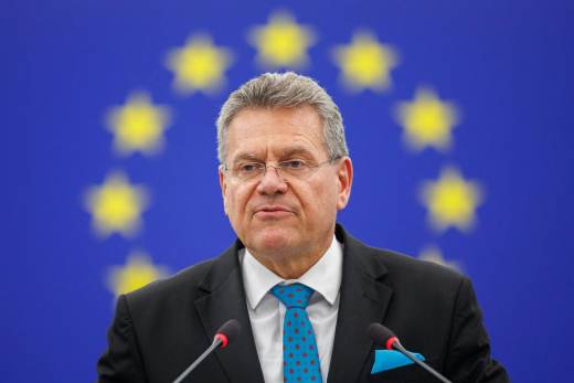 Pekín promete "responder con firmeza" si la UE aplica nuevas medidas contra comercio chino