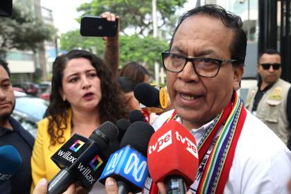 El candidato peruano Roberto Sánchez se rodea de aliados contra "maniobras para torcer la democracia"