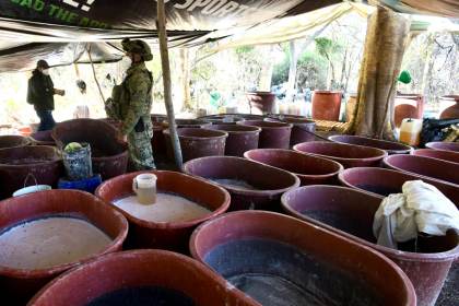 Inhabilitan un laboratorio clandestino con toneladas de metanfetamina en oeste de México