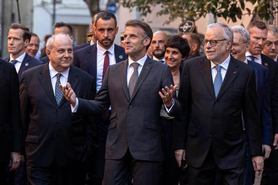 Macron visita la Comunidad de Sant'Egidio en Roma en víspera de su audiencia con el papa