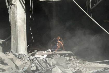 Israel mata a un niño y a una mujer en ataques contra el centro y sur de Gaza