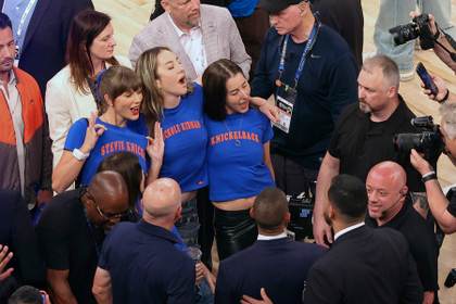 Taylor Swift y la 'fila de los famosos' animan a los Knicks en las Finales de la NBA