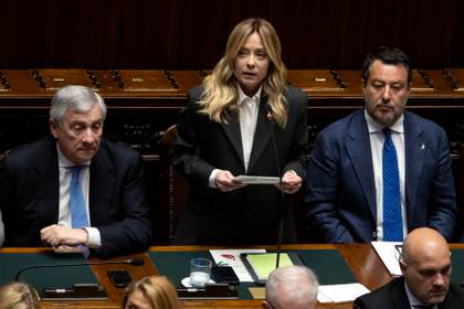 Meloni reclama eliminar las "restricciones" a la circulación en el estrecho de Ormuz