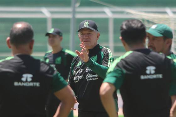 Javier Aguirre, un nuevo eslabón en la cadena que une al Valencia con México