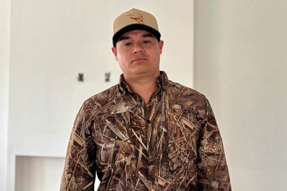 Los arrestos de ICE vacían campos y obras del sur de Texas y amenazan el voto republicano