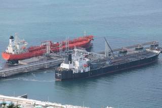 El brent se estabiliza bajo los 95 dólares a la espera de nuevas negociaciones EEUU-Irán