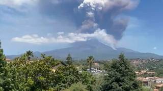 Reabre el aeropuerto de Catania tras los cierres por la actividad eruptiva del volcán Etna