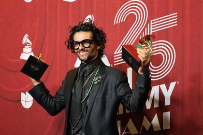 El cantante puertorriqueño Draco Rosa recibe la nacionalidad colombiana
