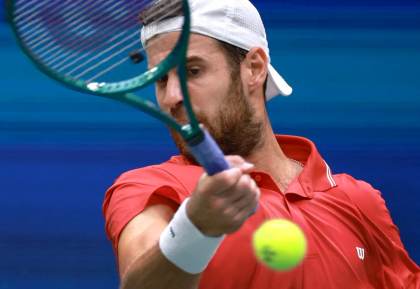 Khachanov avanza a semifinales en Nueva York por el abandono de Blockx en el tercer set