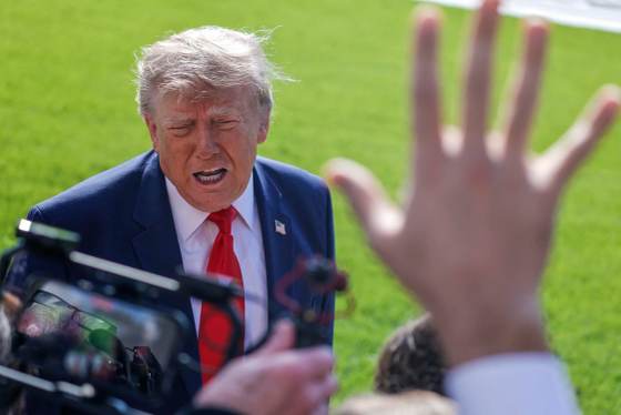 Trump vuelve a insultar a una periodista: "Eres una horrible reporterilla"