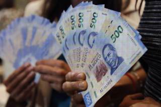 'Carry trade' empuja al peso mexicano, que sube 5,6 % frente al dólar entre enero y agosto