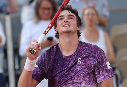 Fonseca, de 19 años, tumba al legendario Djokovic al remontarle dos sets y hace historia