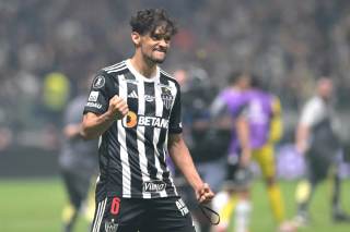 Gustavo Scarpa, el mediocampista que llevó a León Tolstói al podio de ventas en Brasil