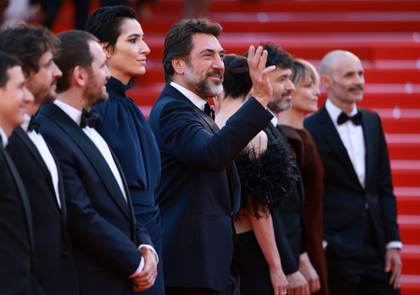 Bardem, estrella aclamada en la alfombra roja de Cannes, donde presenta 'El ser querido'