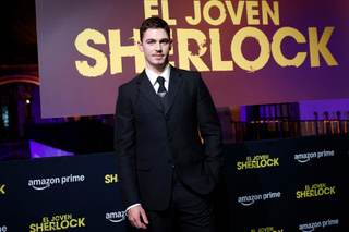 Hero Fiennes Tiffin: “Sherlock Holmes también puede ser mujer o de otro país”