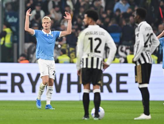0-3. El Lazio doblega al Juventus y alimenta su sueño