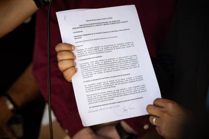 Opositores venezolanos entregan al Parlamento lista de presos políticos para su revisión