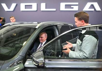 Putin se pone al volante del nuevo Volga diseñado a imagen y semejanza del Geely chino