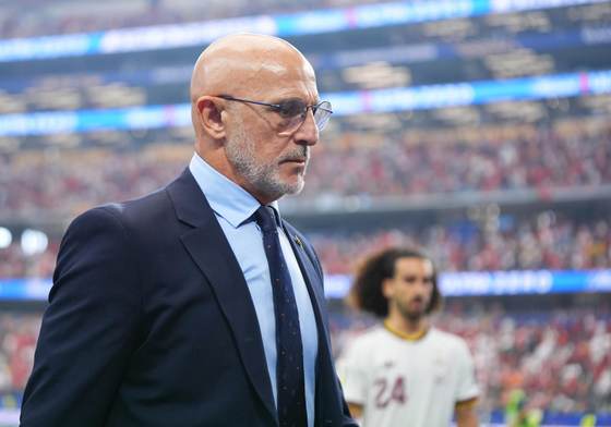 De la Fuente: "Hubiese ido a recoger a Mikel Merino en brazos, es un jugador grandioso"