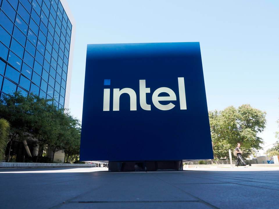 Intel sube un 7 % en Wall Street después de que Trump anunciara un acuerdo con Apple