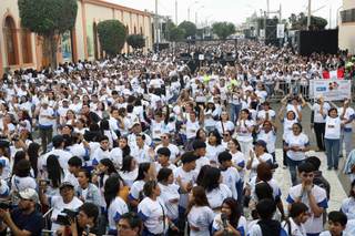 Miles de participantes se unen en Perú para romper el récord de la mayor clase de salsa