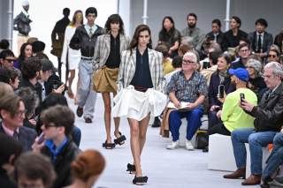 Loewe lleva la esencia española a la pasarela parisina