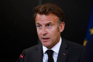 Macron pide acelerar el reciclaje de plástico que cuesta en sanciones 1.500 millones al año