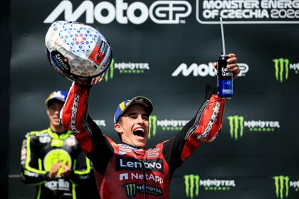 Marc Márquez, Iván Ortolá y Hakim Danish brillan en Brno